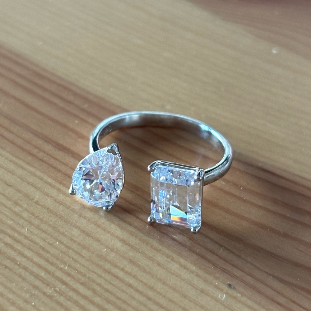 OBJKTS Pear x Emerald Open Ring